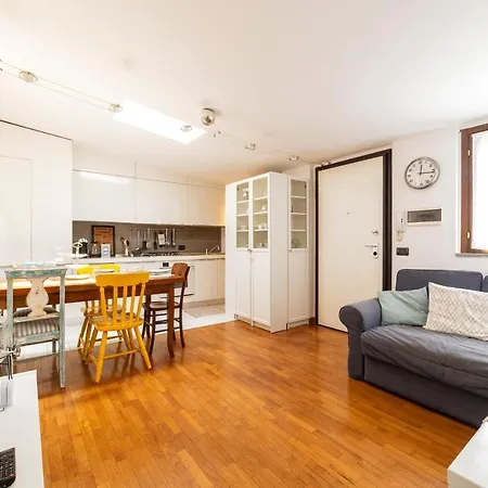 דירה Porta Genova Balcony מילאנו