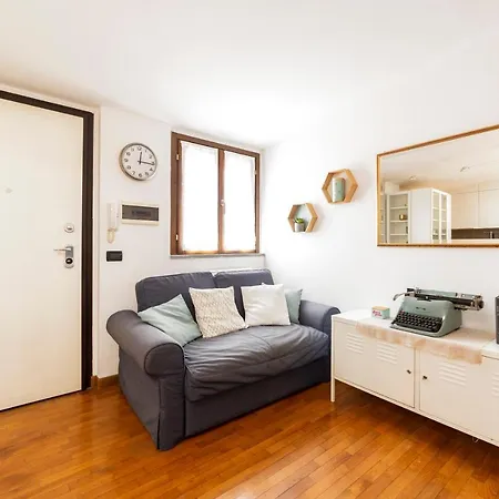 Porta Genova Balcony דירה *